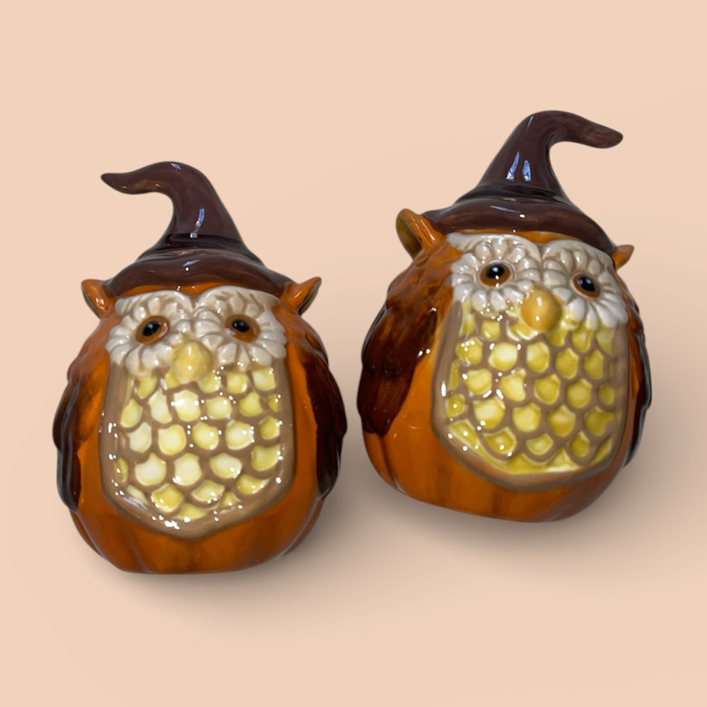 Cracker Barrel Stoneware Owl Salt and Pepper Shaker Set - Picture 7 of 7